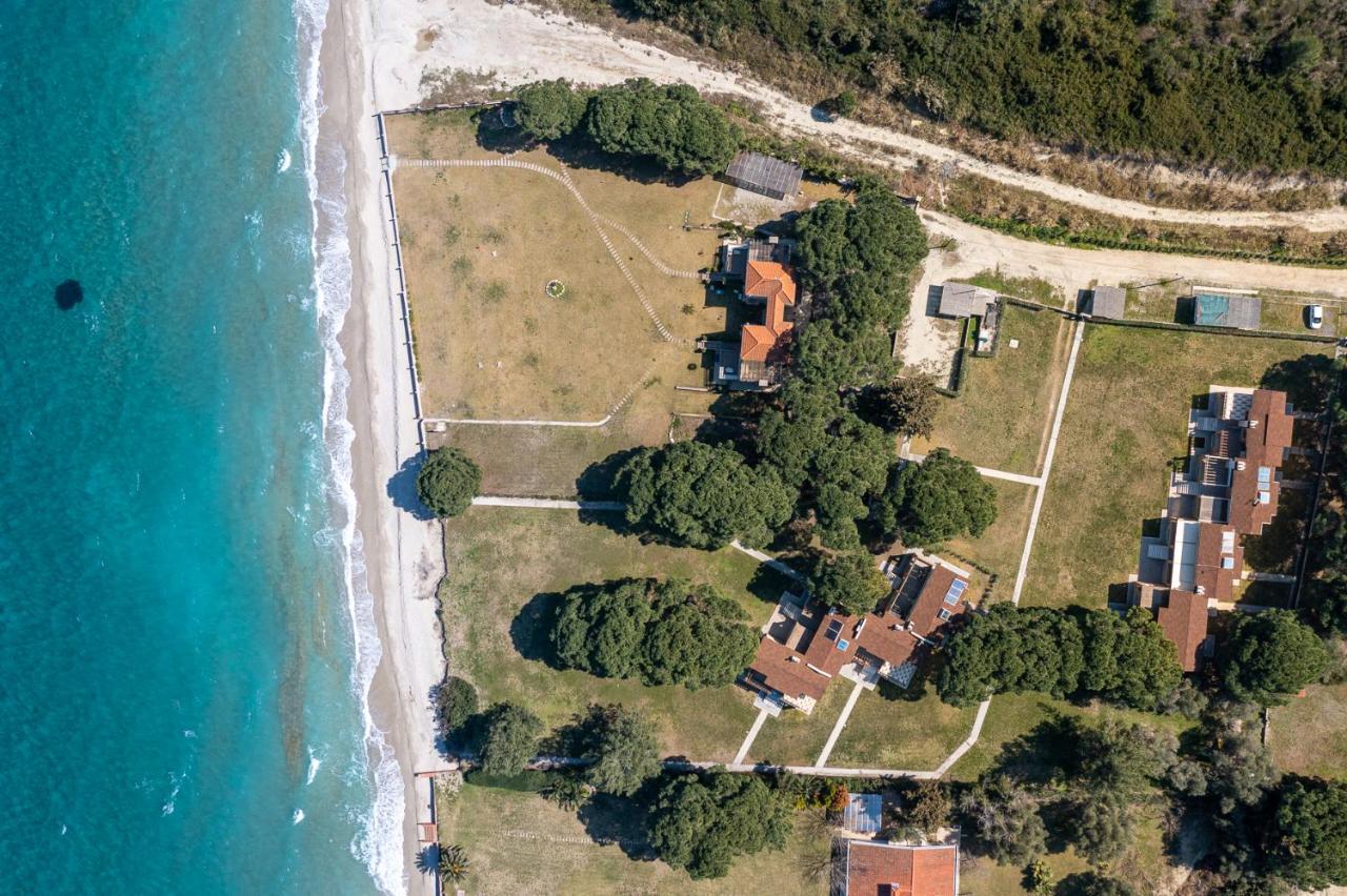#Flh - Amalthia & Αthena Beachfront Houses In Pefkohori Exteriér fotografie